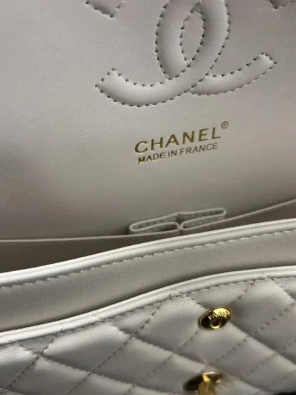 Chanel Classic Flap Quilted White Leather Gold Tone Chain Shoulder Bag - Picture 2 of 11